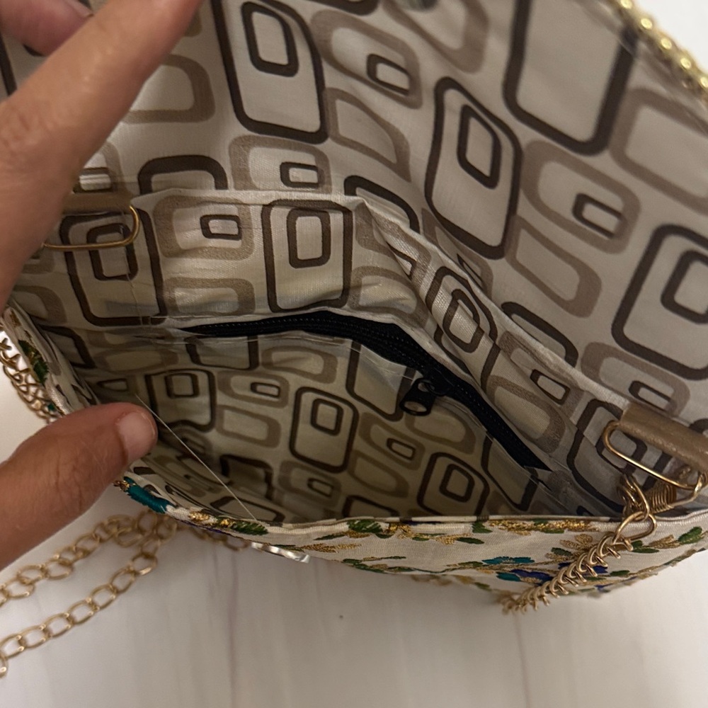 NWT Floral Chain Strap Clutch - Cream and Blue side bags - Picture 7 of 7